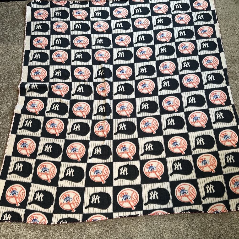 Vintage NY Yankees 2005 Fleece Fabric Double Sided Casual Blanket 60x68"
